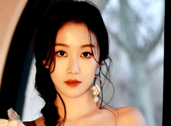 同样是企业家，黄晓明旗下16个艺人无人知，贾乃亮却富裕无比