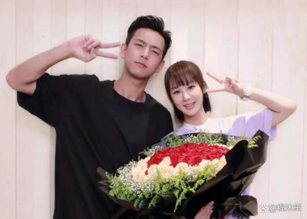 “收视之星”杨紫终登顶!官媒三重喜报庆贺她,32岁获硬核荣誉