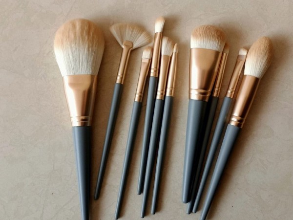 化妆工具大揭秘：初学者必备清单