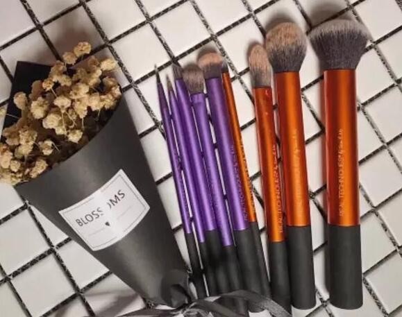 化妆必备的化妆工具有哪些