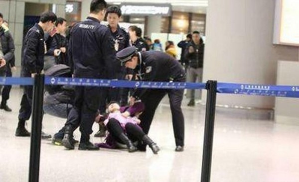 新生代偶像, 黄子韬鹿晗机场拥挤, 另一个冷清到尴尬