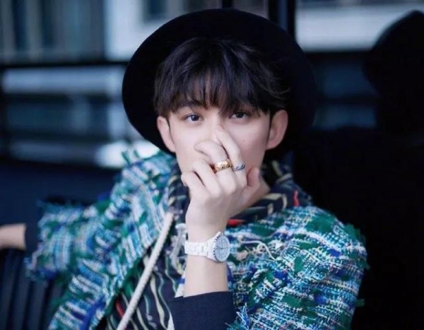 明星送粉丝礼物，李易峰实在，吴磊浪漫，看到王源的我承认羡慕了