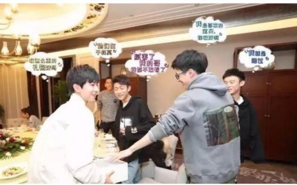 娱乐圈明星收到过哪些奇葩礼物，王俊凯哭笑不得？他的礼物最搞笑