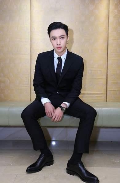 最受品牌喜爱明星:邓伦力压肖战和王一博,迪丽热巴为女星争光