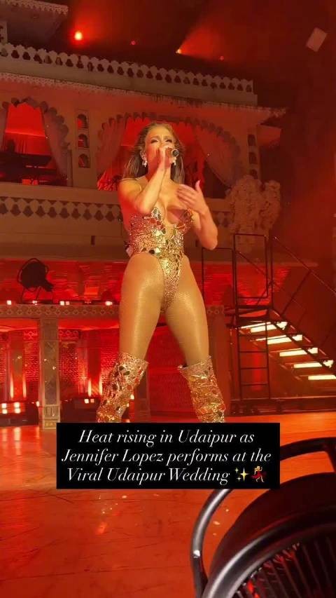 美国歌手在印度富豪婚礼上演出被批衣着暴露，网友：装扮像“脱衣舞娘”