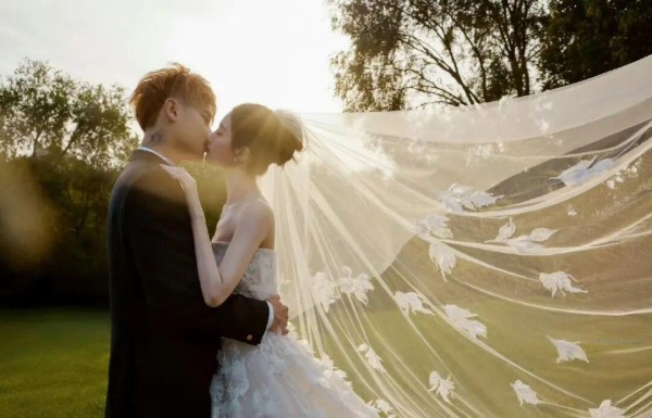 黄子韬、徐艺洋今日大婚！刘些宁、麦迪娜、谢可寅、谢彬彬、代露娃、孙如云、姜潮等明星现身