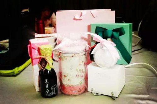 宋慧乔宋仲基婚礼花费费用多少钱?明星婚礼都有的伴手礼是什么?