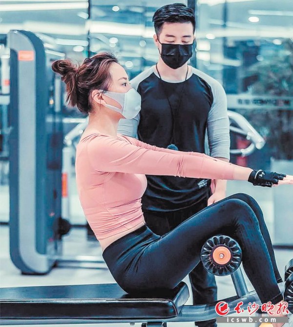 防疫、健身两不误,市民“打卡”健身馆。受访者供图