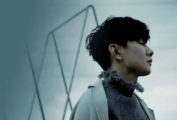 林俊杰连线粉丝做节目,一出镜连何炅都被感动到了!