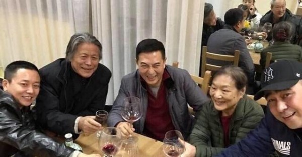 虽然他们住的房子一般，但为什么大半个娱乐圈的明星都往他们家跑