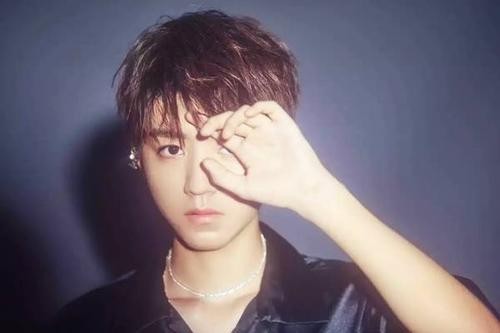 明星的奇葩出道方式,高圆圆啃鸡腿,吴奇隆大声叫卖吸引星探