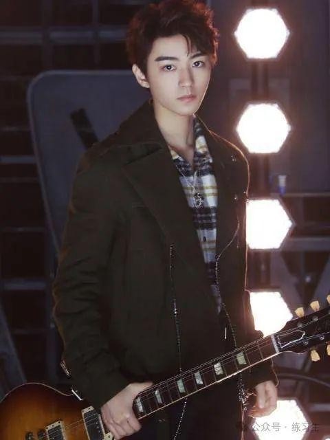 爱豆如何被星探“挖掘”？肖战因颜值，王俊凯在上学，她只是陪姐姐去剧组就被选中！