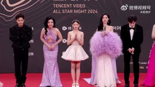 孟子义穿抹胸露出事业线，李昀锐低头看了一眼霸气喊话：捂着点