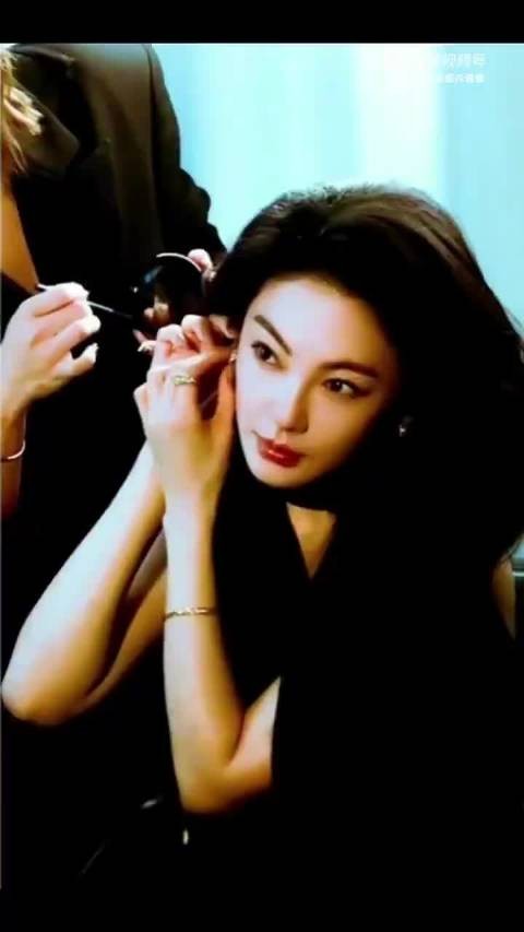 张雨绮浓颜骨相适配多剧型，御姐甜妹古装现代皆惊艳