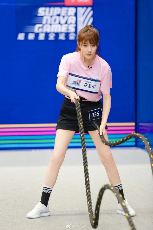 做艺人应向李艺彤学习,哪里不行练哪里,要勇于锻炼和改变自己