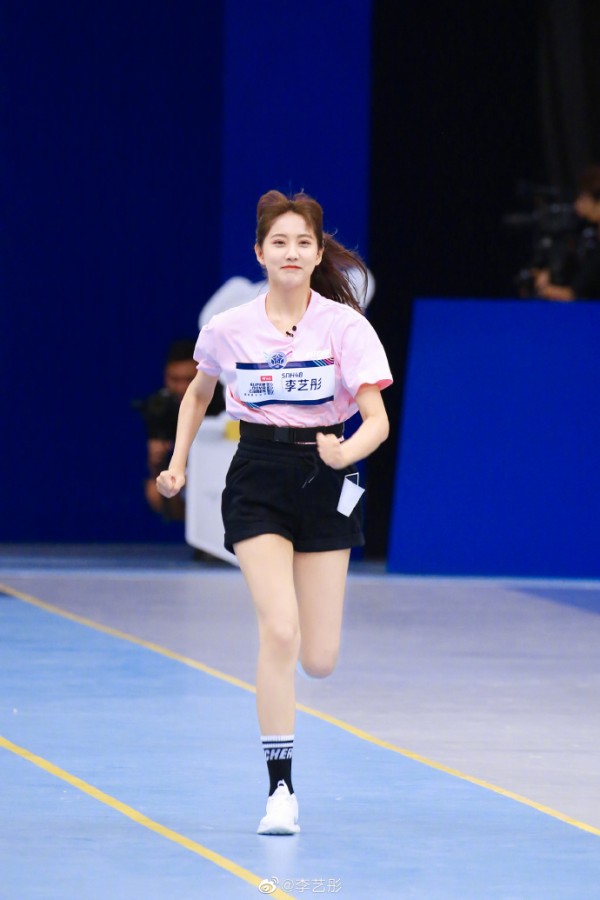 做艺人应向李艺彤学习,哪里不行练哪里,要勇于锻炼和改变自己