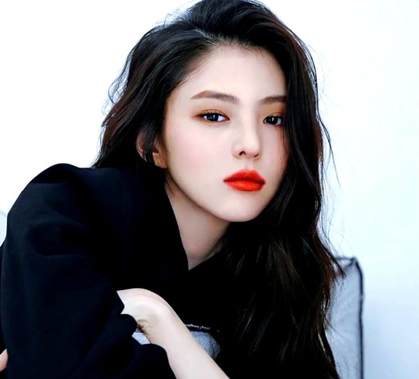 韩素希敬业精神与韩国明星生态探讨