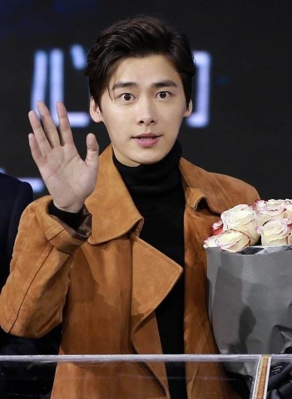 李易峰事件引发“明星塌房”保险出现？保险人员：定价是难题！