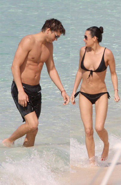 20对明星情侣健身法 碧昂斯瑜伽小贝带小孩