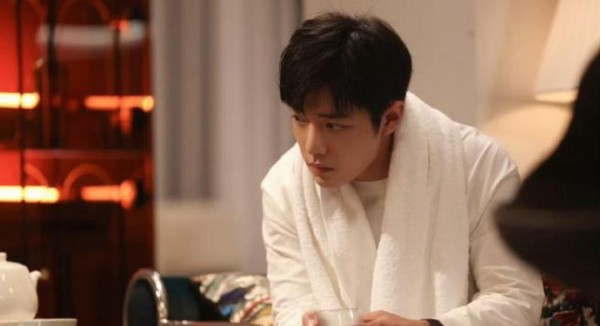 肖战把台词刻进肌肉记忆,谁懂坚持背台词的辛苦,刷到他练外语台词的幕后瞬间被打动