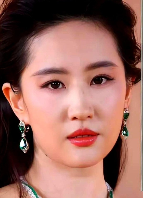 刘亦菲最烦恼不是因为奖没她，而是真的一直没出头