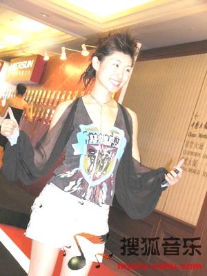 图文:“格莱美明星之夜”星光大道