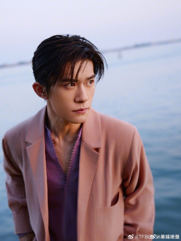 内娱明星时尚大片展现多元美学风格