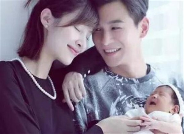 不秀恩爱的3对明星,出行豪车低调,但相爱程度不输邓超、孙俪!