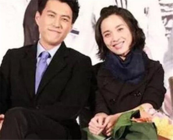 不秀恩爱的3对明星,出行豪车低调,但相爱程度不输邓超、孙俪!