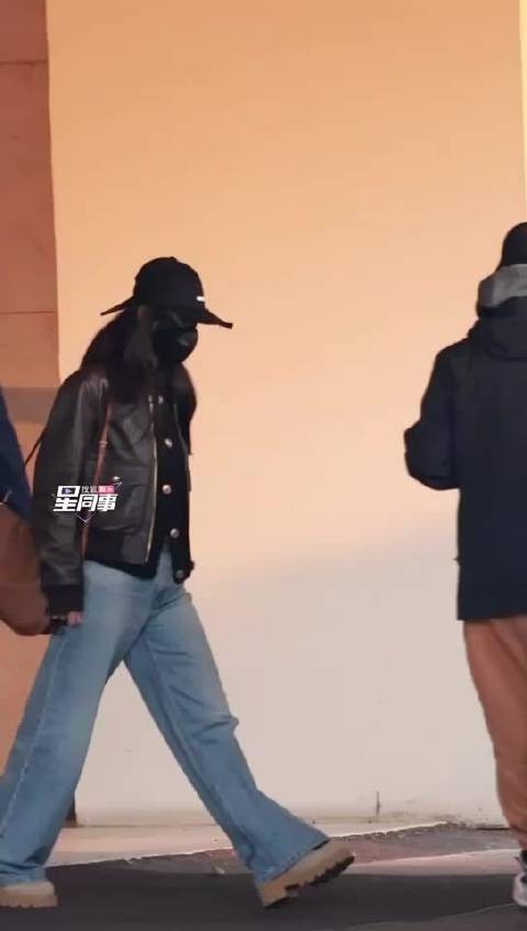 刘诗诗上海机场路透!简约穿搭自带清冷氛围感,步履从容,生图状态也太能打了