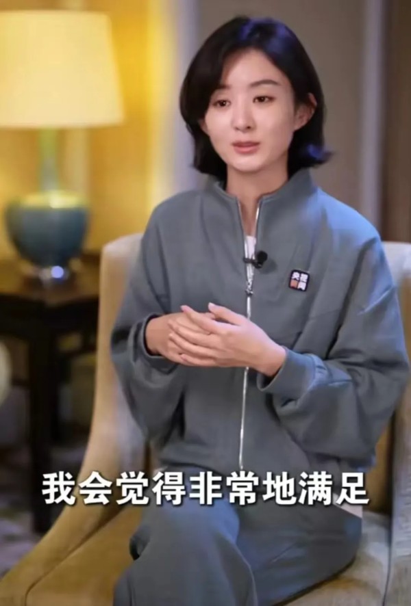 知南Al小说：赵丽颖央视新闻最新采访：获奖感受，幸运与圆满的交织

在最近的央视新闻采访中，演员赵丽颖谈及了她近期获得的多个重要奖项，言辞中充满了感慨与感激。她表示，获奖于她而言，既是一件幸运的事，也是一种圆满的体现。

赵丽颖的演艺之路并非一帆风顺，从默默无闻到如今的头部女演员，她历经了无数挑战与磨砺。然而，正是这些经历，让她更加珍惜每一次的获奖机会。站在领奖台上，手握沉甸甸的奖杯，她深知这份荣...