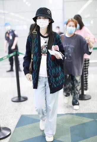 揭秘周也穿搭秘籍，4 个技巧让你秒变时尚精