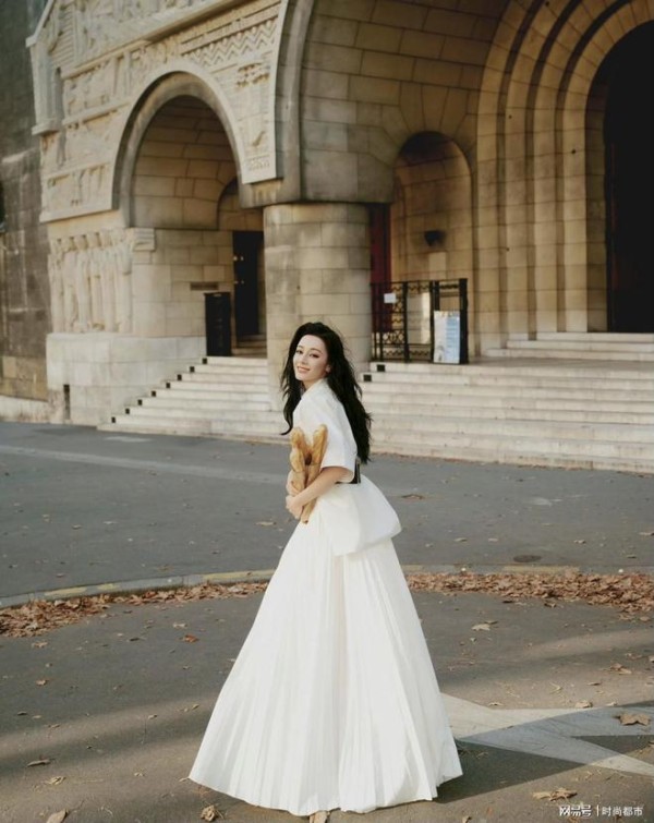 迪丽热巴时装周大片 女神好美