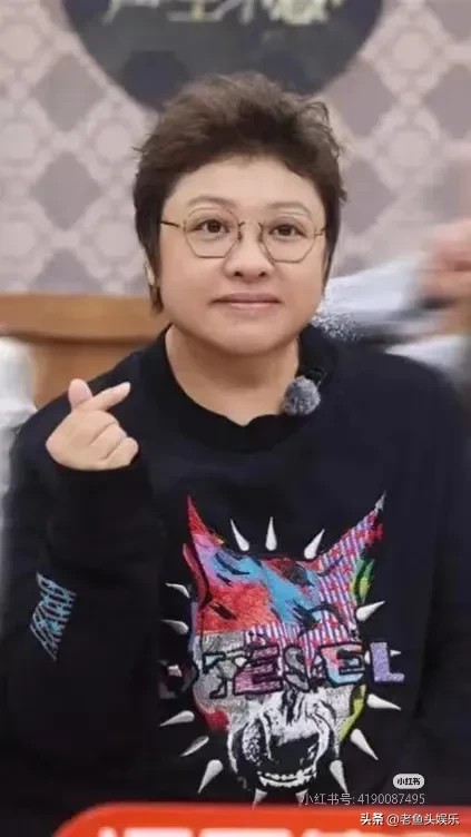 古言传:2025年初,西藏日喀则定日县突发6.8级地震,灾情牵动人心。
关键时刻,多位明星纷纷伸出援手。韩红爱心慈善基金会一马当先,韩红亲自带队,迪丽热巴、王一博等28位文艺工作者捐出574万元。黄晓明的明天爱心基金也迅速响应,黄磊、肖战、张天爱、佟丽娅等明星加入。还有林志玲、杨紫、李现等,他们或是独自启程捐赠,或是通过其他基金会定向捐赠。更有像郑钦文这样的运动员,捐款百万,展现了体育界的爱心...