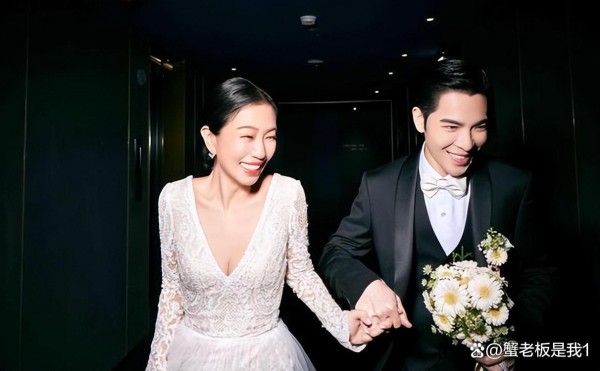 萧敬腾世纪婚礼震撼来袭！4 套婚纱惊艳亮相，600 多人共赴盛宴