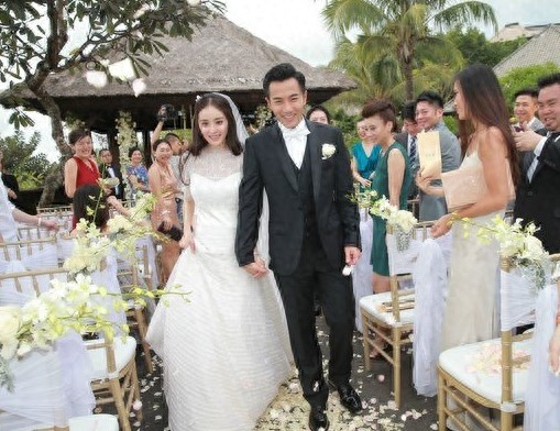 明星婚礼现场照片大起底，哪一款最符合童话故事？