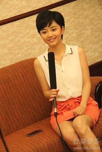 谭松韵加盟《全民目击》 与大腕明星合作很开心