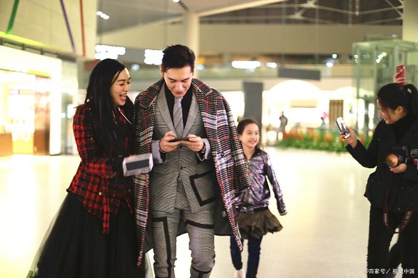 7 月 11 日,钟丽缇张伦硕庆生,幸福画面温馨感人