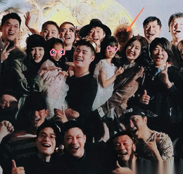 陈赫发文庆生,邓超鹿晗同框抢眼,马頔亲昵搂范志毅如孩童