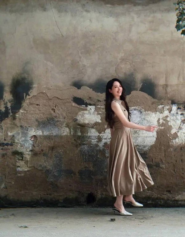 郭碧婷笑容灿烂。