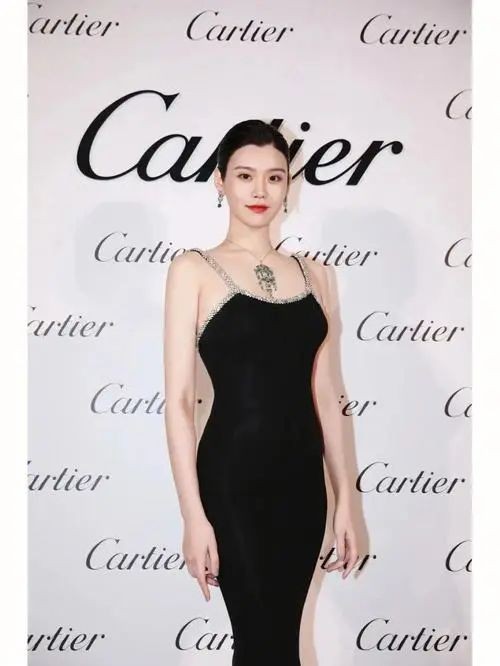 奚梦瑶辟谣怀孕、鹿晗状态好、微博之夜黄牛天价票