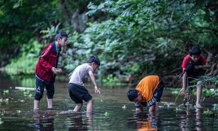 小时候玩伴惨死 人物 第1张