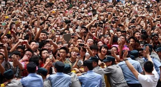 从粉丝圈子到饭圈文化：现象与争议