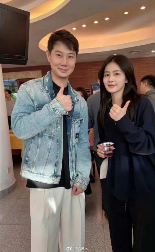 Angelababy出席广电培训 明星齐聚培训现场