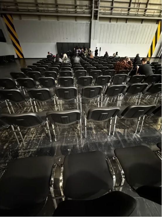 英国上演“史上最凉游戏展”：万人场馆“空空如也”，大佬对着空座椅吹牛 展会翻车成笑柄