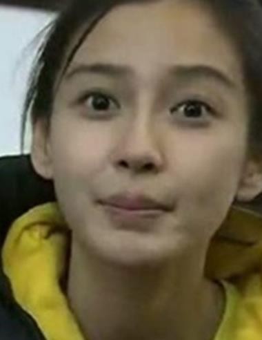 明星出道时都长什么样?李易峰邋遢,杨幂清纯,只有她没什么变化