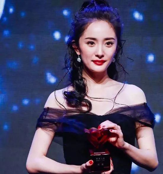 2017时尚美丽盛典偶像来袭 杨幂唐嫣领衔明星红毯发型大PK