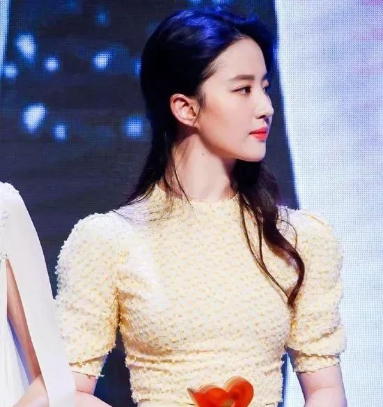 2017时尚美丽盛典偶像来袭 杨幂唐嫣领衔明星红毯发型大PK