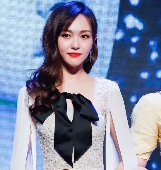 2017时尚美丽盛典偶像来袭 杨幂唐嫣领衔明星红毯发型大PK