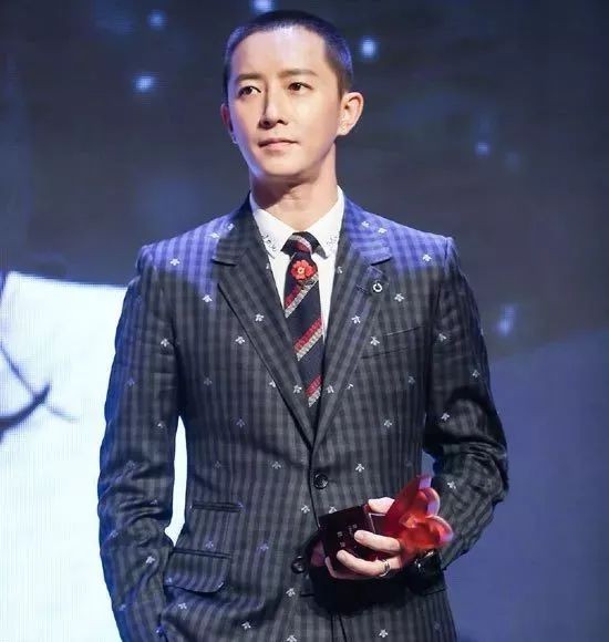 2017时尚美丽盛典偶像来袭 杨幂唐嫣领衔明星红毯发型大PK